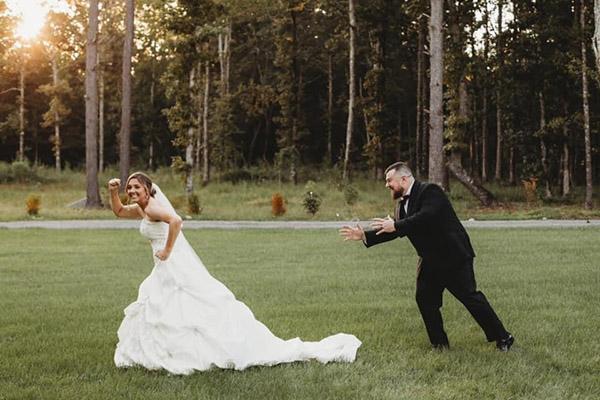 Tia and Paul's wedding at Shadow Wood Manor was absolutely beautiful.  Here are a few photos courtesy of Hunter Jane Photography.